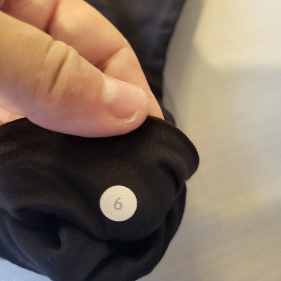 Lululemon Womens  Black Leggings Capris, Size 6 - Picture 4 of 5